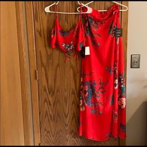 NWT Lulu’s Red floral “bloom with a view” Size M